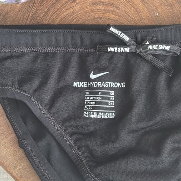 Nike - Picture 6 of 8